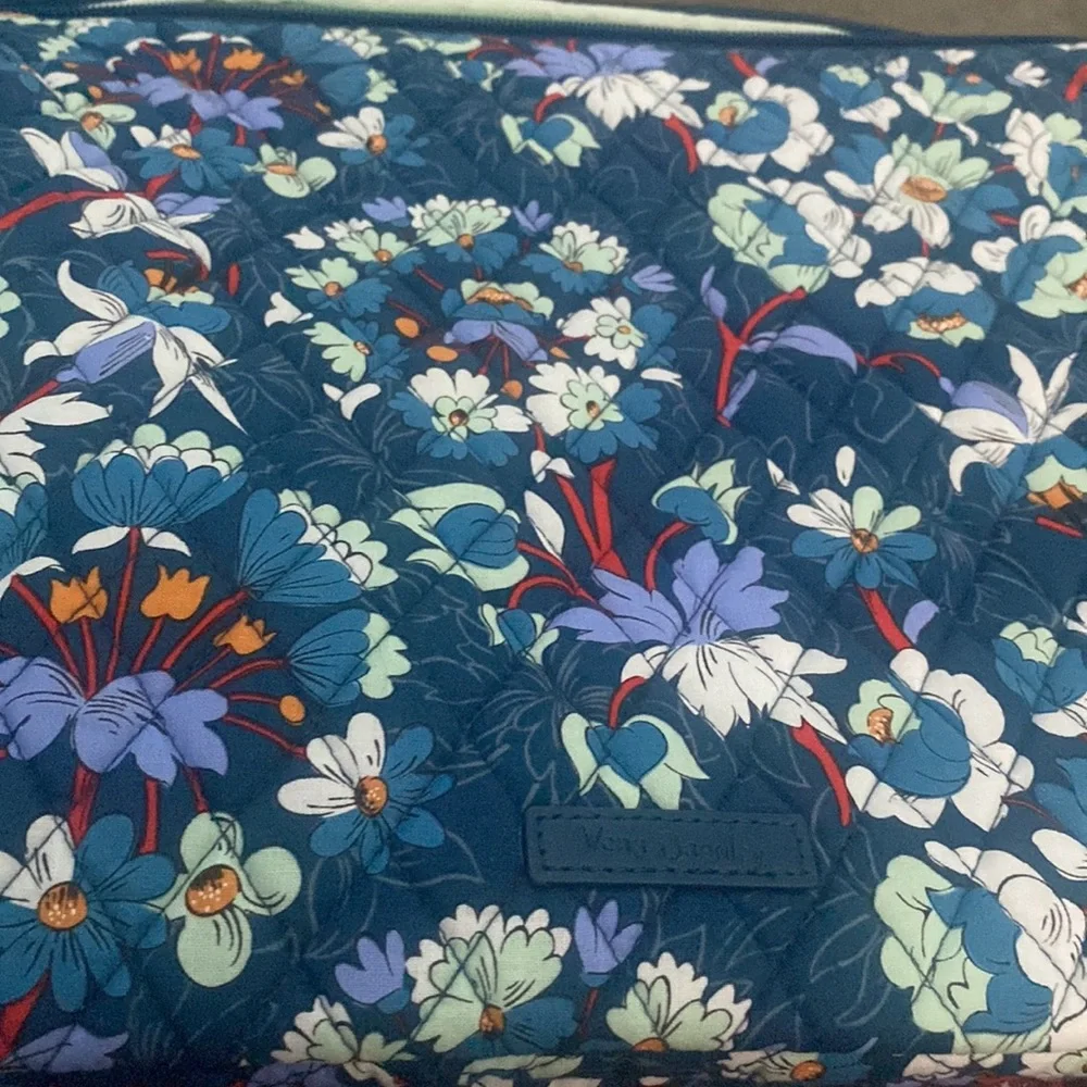 🆕💙Vera Bradley Laptop Workstation Crossbody “Floral Bursts”
